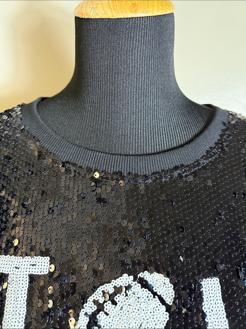 Le Lis Collection Black Sequin 'Touchdown' Football Graphic Top Sz XL - Picture 2 of 9